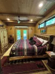 Bourbon Bear ~ A Luxury Cabin ~ Rustic, Charming & Cozy in the Heart of Townsend - 4-Star