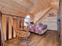 Cozy Couples Cabin Near Red River Gorge and Hollerwood Hotels in Powell County