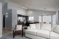 4BR 4BA w/Movie Theater Near SLC, Airport, Skis - อพาร์ทเม้นท์