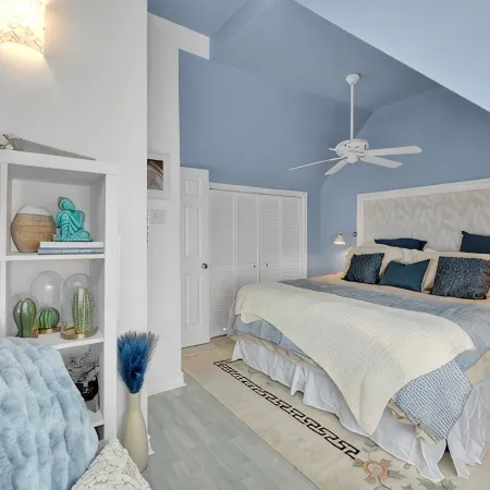 Cozy waterfront cottage