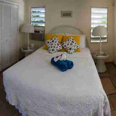 Grace Bay Beach 7Acre Resort: Guesthouse Ocean Views+Pool+Oceanfront+Lush Garden Rooms
