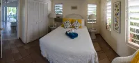 Grace Bay Beach 7Acre Resort: Guesthouse Ocean Views+Pool+Oceanfront+Lush Garden