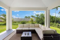 Botanical Bungalow w/ Pool - บังกะโล
