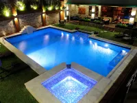 Queens Hotel Angeles City - Swimmingpools