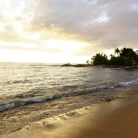 Beachfront in gated community with patio, balcony, pool, close to all in Rincón