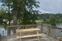 Smith Lake Vacation Rental - Homestays