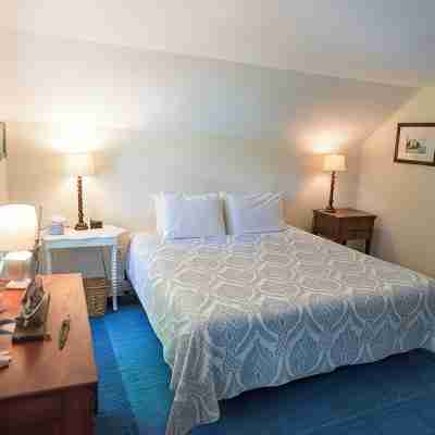 Stroll to SeaView/Beach; Great Yard Rooms
