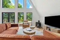 Modern A-Frame near many wineries and activities: fire pit, King beds, & more! - 4성급