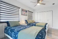 Pool Spa Eden • 12 Min to Beach • Private Fenced Yard • Relaxing Getaway - 4-Star