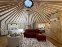 Love Bird Yurt/Cold A/C!! Hot Tub/Medina River/Couples Yurt/Close to Town! - Hytter