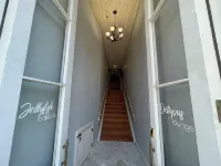 Octopus Lounge on Strand- historic neighborhood, local shops and dining - Condos