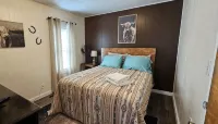 Cozy Up North Retreat in the Heart of Sault Ste. Marie. Pet Friendly! Hot Tub! - Wifi