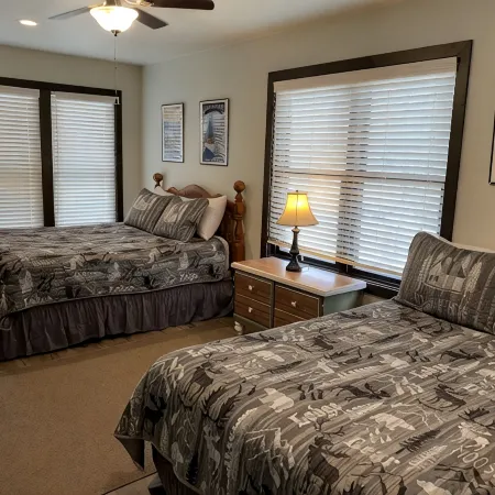 Sleepy Hollow Cabin with hot tub located in Powder House Pass