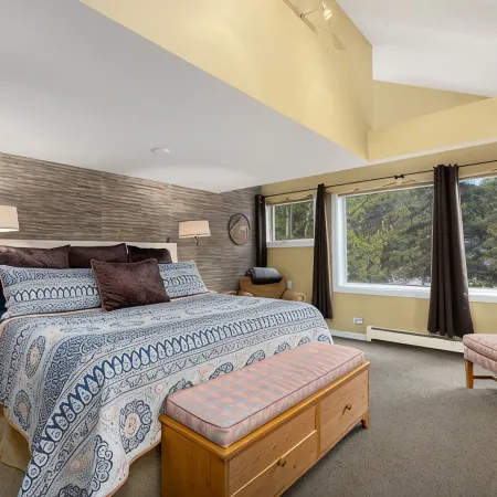 Keystone Ski Resort w/ Free Shuttle, Pet Friendly, Private Hot Tub, Pool Access!