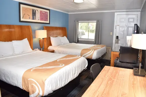 Pilgrim Inn & Cottages - Parking