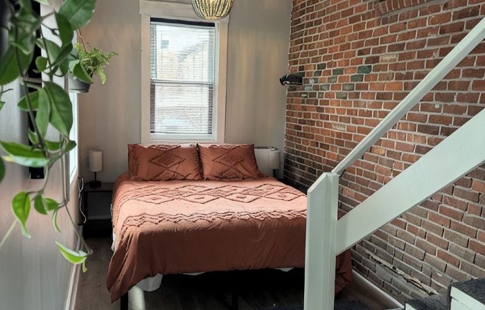 Gateway to the Berkshires - Renovated downtown apartment