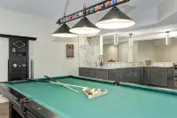 Luxurious Chalet in Blakeslee: Game Room, Hot Tub, Lake Access, Fire pit - 5성급