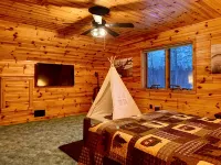 10 Acres - Hot Tub - Groups. Enchanting Serenity, Fun, Nature & Spaciousness. - 小木屋