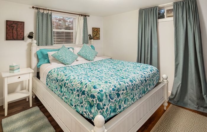 Private 5 Star One Bedroom Bungalow near the Airport/Ocean and 15 min to Seattle