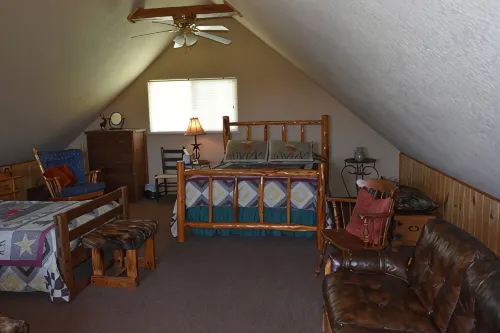Rustic Loyal Valley Private Guesthouse with Peace & Serenity Views - Homestays