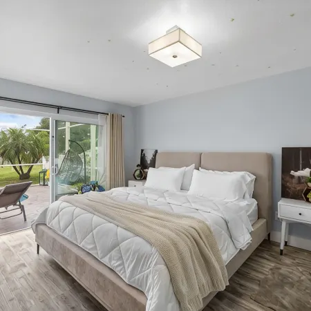 Splendid Lake View Villa with Heated Pool/Spa Near Disney