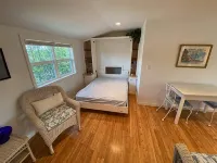 Cozy and bright shoreline studio apartment - walk to beach and row to boat - Wifi