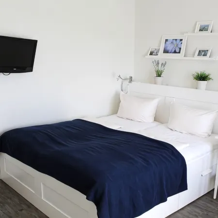 Newly renovated, close to the beach, sunny, south-facing balcony, WLAN