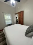 Newly constructed waterfront cabin C1 with pond and Trinity River views - Wifi