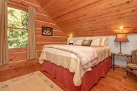 A Laurel Haven, with big porches and a log cabin feel. Fireplace. - balcony