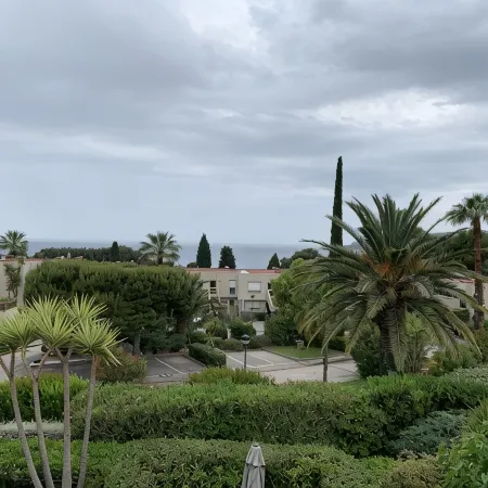 Cassis, Apartment with terrace, sea and cliff views. Private parking, Wifi.
