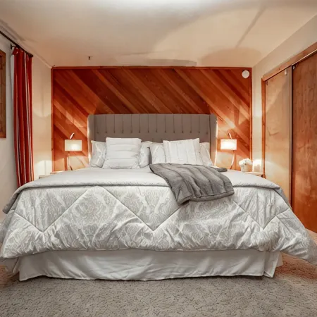 Mountain Home with Private Hot Tub, Sleeps 10,   1 Mile from Base of Mountain