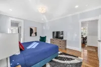 Luxury 4BR in Historic District, Walk to Downtown - 4 stjerner