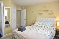 Excellent Location, Family & Pet Friendly, Walk to Main St, Close to Everything - ห้องครัว
