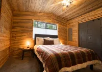 Modern A-Frame Cabin w/ Hot Tub • Close to Bend, Crater Lake, Mt Bachelor Resort - 4-Sterne