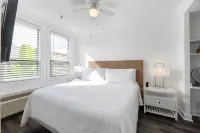 Island Newly Renovated 1 BR- King Bed - Kitchens