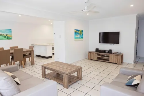 The Shores Holiday Apartments - Beach