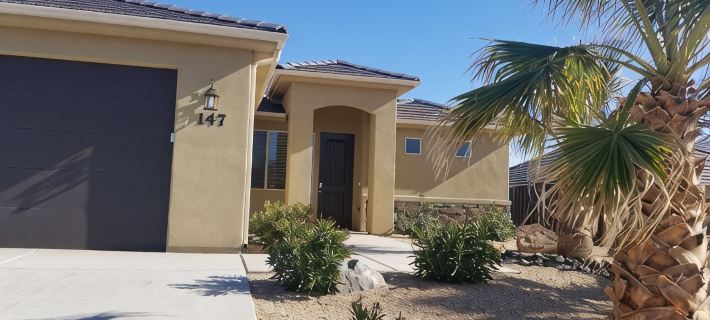 Beautiful Home Near Zions with Private Pool, Gazebo and Garage Hotels in La Verkin