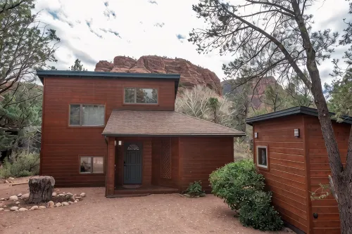 This loft style home is a perfect romantic getaway! Near to shopping and hiking! - romantique
