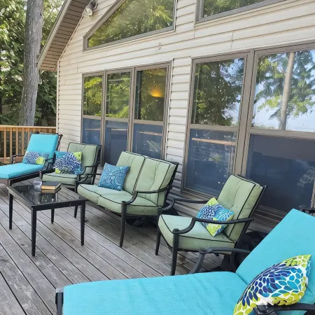 Perfect family get-away with lake front property & sandy shores on White Lake