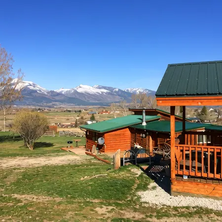 'Wolf Den'-A Perfect Romantic Honeymoon cabin and a Sportsman's Paradise Cabin