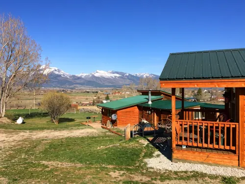 'Wolf Den'-A Perfect Romantic Honeymoon cabin and a Sportsman's Paradise Cabin - Chalets