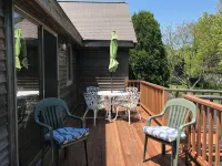 Charming 2 Bedroom Rental Pond Village Area Available  June 8-17 - Wifi
