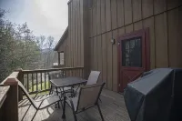 Adorable Cabin Tucked Among the Trees in the Smoky Mountains - 4-Star