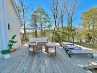 Family Friendly Waterfront Home - Private Dock, Kayaks, Fire Pit, Grill, Deck - de charme