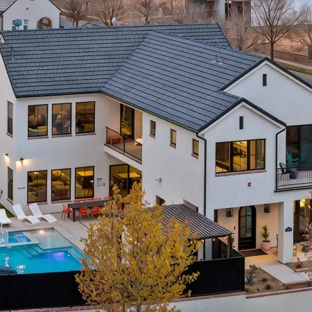 Color House · Pool+Slide · Every Bedroom Ensuite · Chef's Kitchen · Sand Hollow