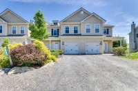 ⭐️ Spacious Mountaintop Oasis at Camelback | 2,500 SF w/ Game Room, Deck & A/C - Pools