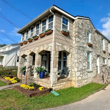 Blakely's Stone Cottage: Walk to downtown Franklin & Civil War Sites