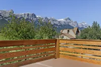 Sisters' Summit - Stunning Mountain Views with Private Hot Tub, Sauna & BBQ! - Bungalows