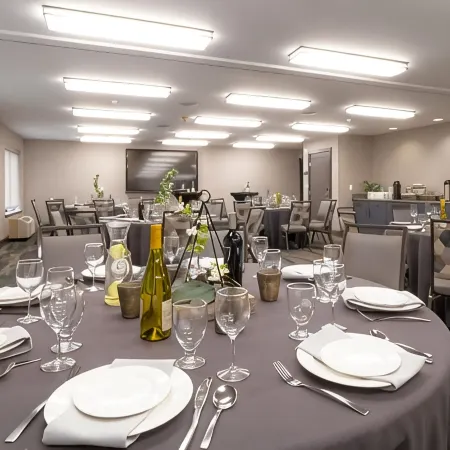 Oxford Suites Portland - Jantzen Beach