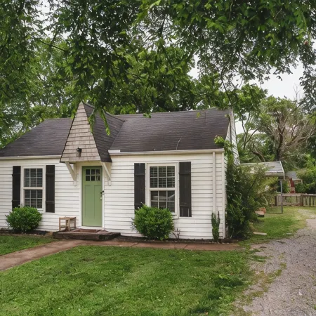 The Bird House – Charming Downtown Lebanon Stay, Pets Welcome!